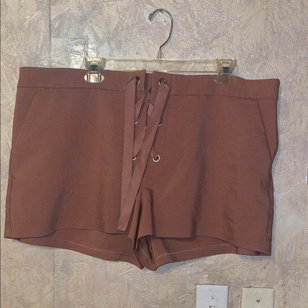 Tan express shorts (18)